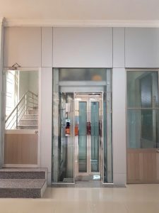 Thang máy tải hàng