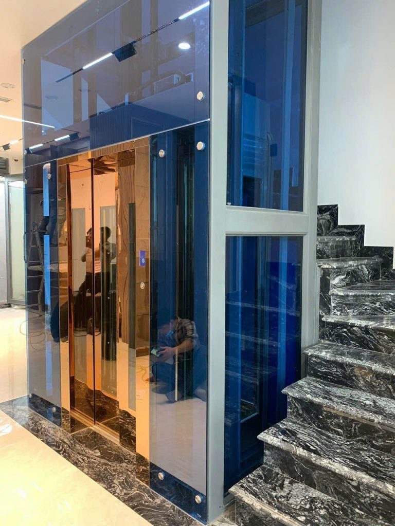 Thang máy tải khách