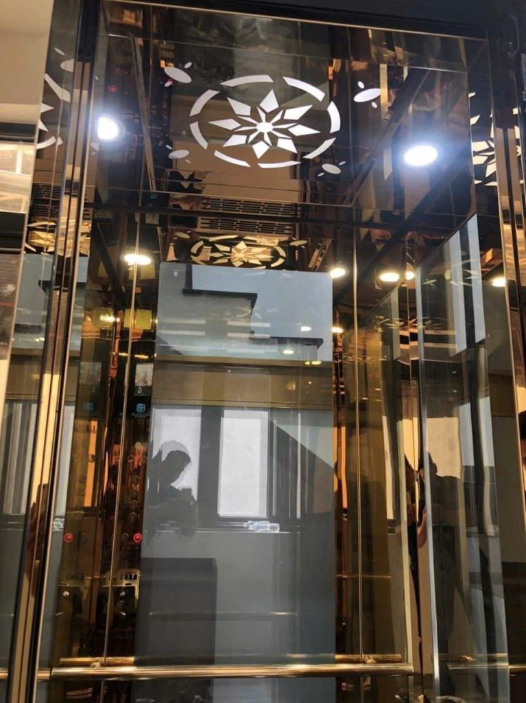 Thang máy tải khách